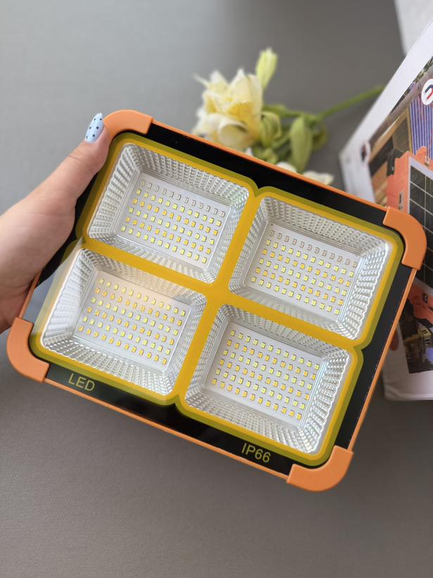 چراغ خورشیدی سولار Solar LED Light اورجینال با پاوربانک | 288 لامپ ضدآب 1000 وات مناسب باغ، ویلا و قطعی برق کد M30001